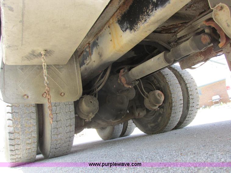 image for item H3287 1988 International F2674 crane truck