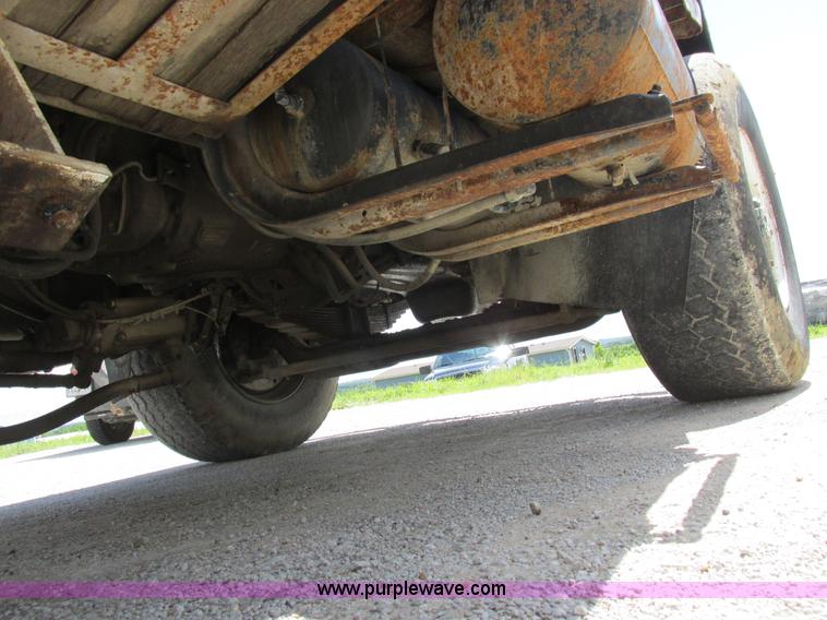 image for item H3287 1988 International F2674 crane truck