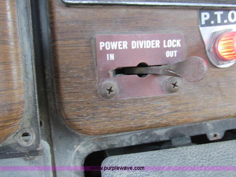 image for item H3287 1988 International F2674 crane truck