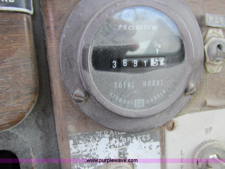 image for item H3287 1988 International F2674 crane truck