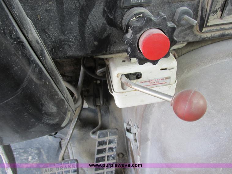 image for item H3287 1988 International F2674 crane truck