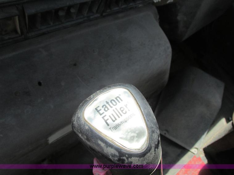 image for item H3287 1988 International F2674 crane truck