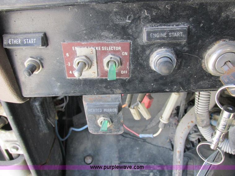 image for item H3287 1988 International F2674 crane truck