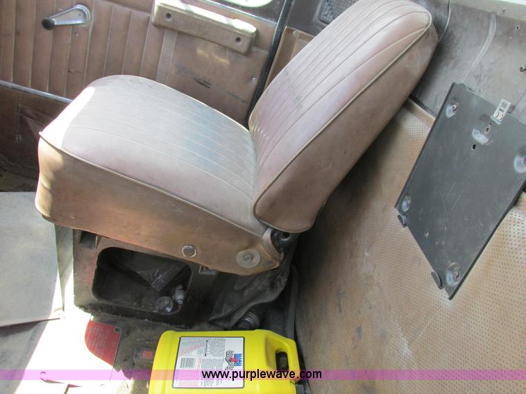 image for item H3287 1988 International F2674 crane truck