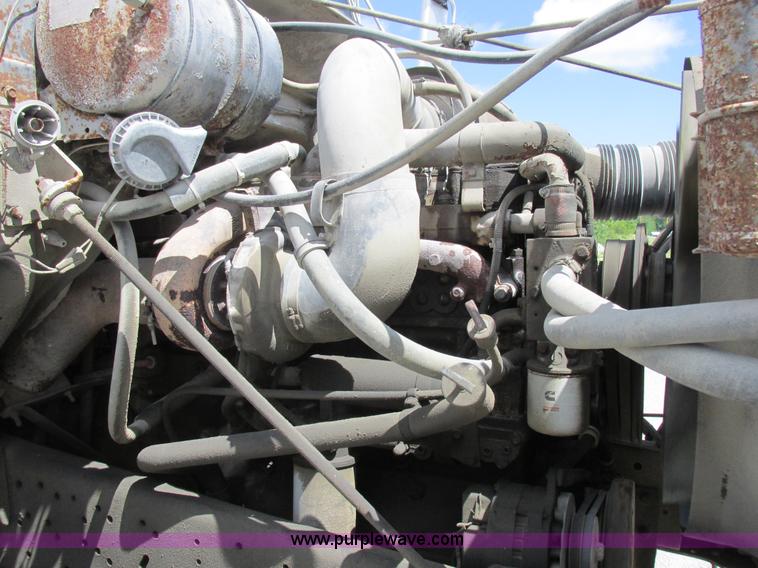 image for item H3287 1988 International F2674 crane truck