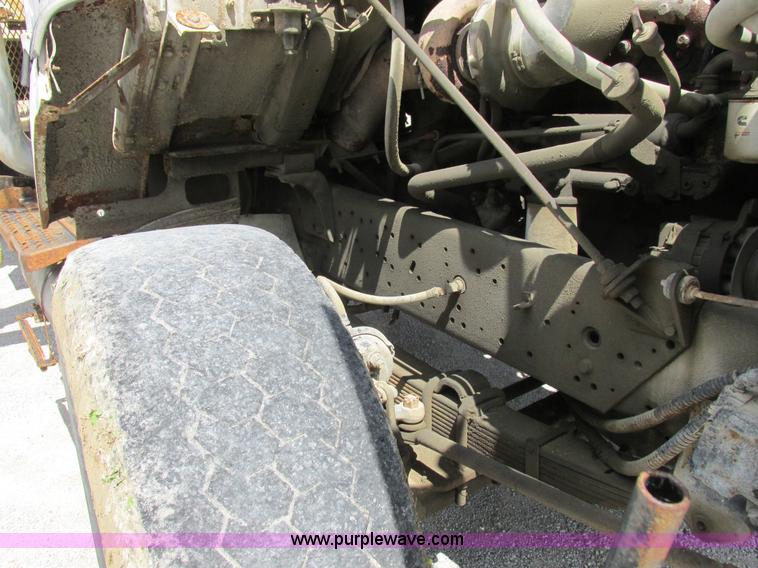 image for item H3287 1988 International F2674 crane truck