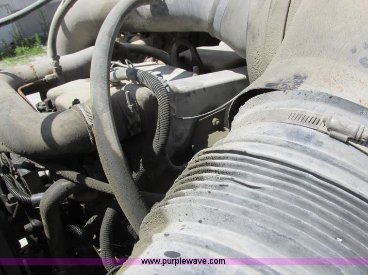 image for item H3287 1988 International F2674 crane truck