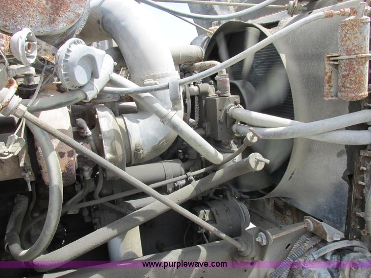 image for item H3287 1988 International F2674 crane truck