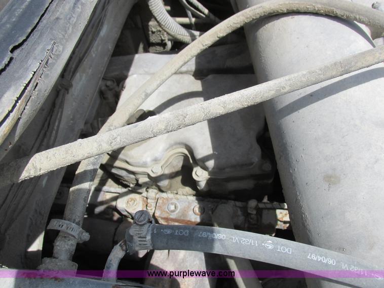 image for item H3287 1988 International F2674 crane truck