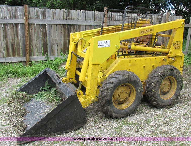 image for item H3290 1972 Case 1530B skid steer