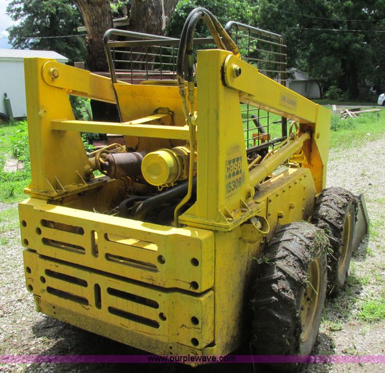 image for item H3290 1972 Case 1530B skid steer