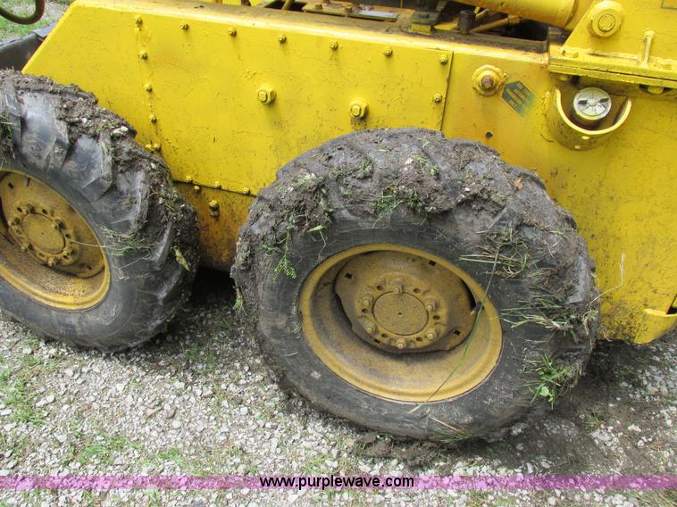 image for item H3290 1972 Case 1530B skid steer
