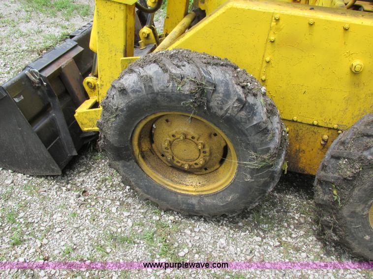 image for item H3290 1972 Case 1530B skid steer