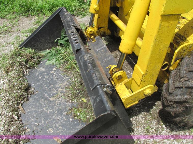 image for item H3290 1972 Case 1530B skid steer