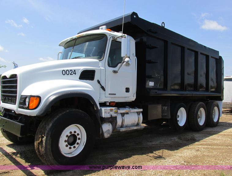 image for item H3298 2007 Mack CV713 dump truck