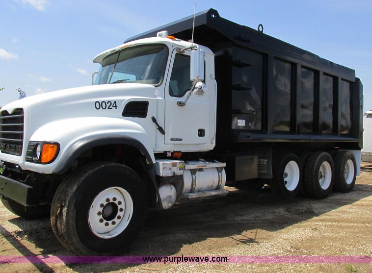 image for item H3298 2007 Mack CV713 dump truck
