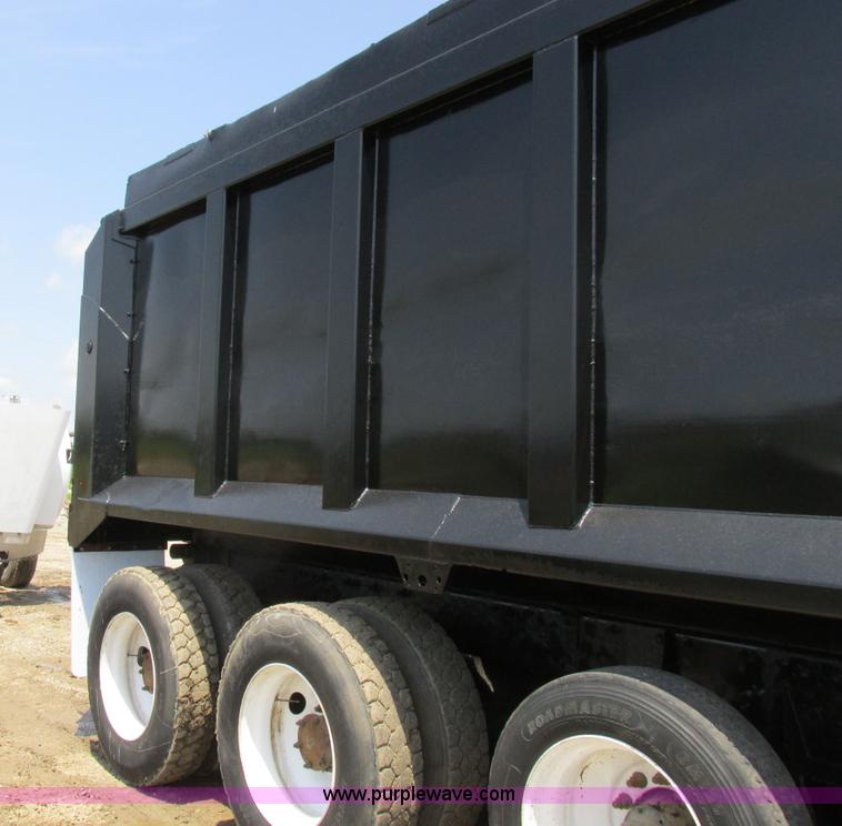 image for item H3298 2007 Mack CV713 dump truck