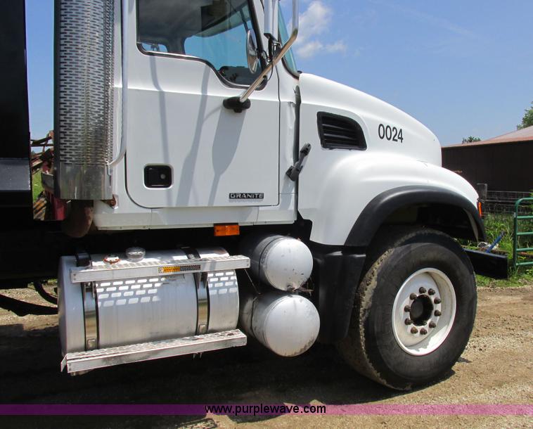 image for item H3298 2007 Mack CV713 dump truck