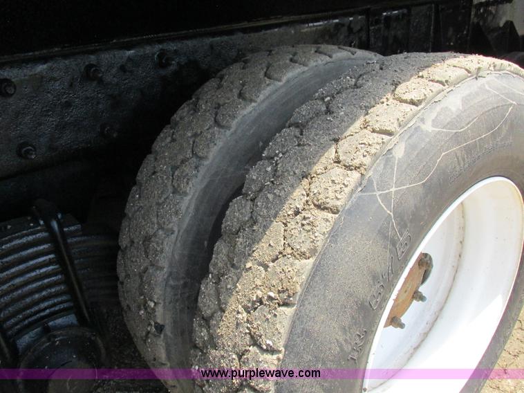 image for item H3298 2007 Mack CV713 dump truck