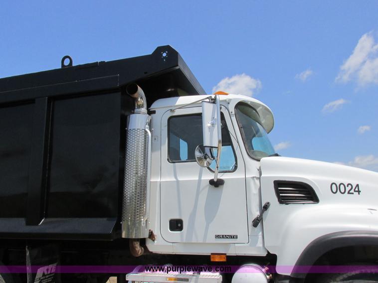 image for item H3298 2007 Mack CV713 dump truck