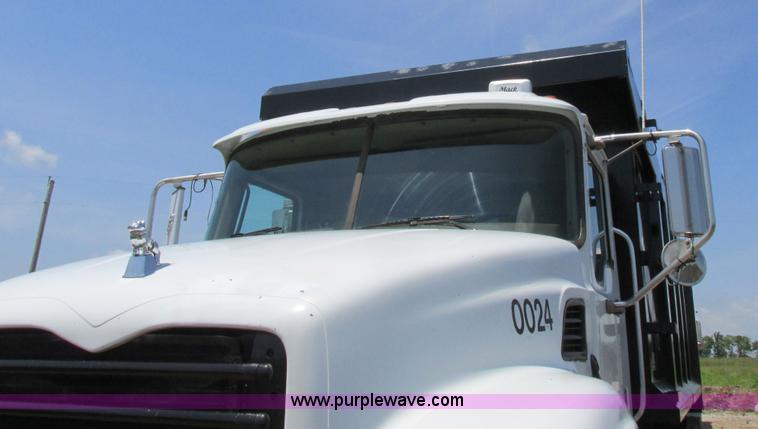image for item H3298 2007 Mack CV713 dump truck