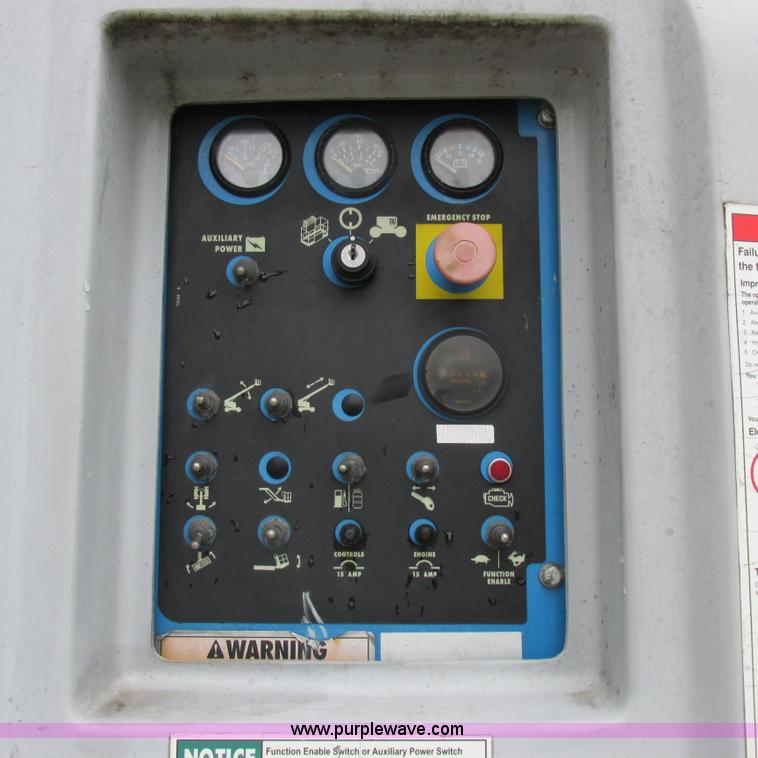 image for item H3300 2000 Genie S-60 boom lift