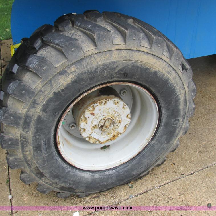 image for item H3300 2000 Genie S-60 boom lift