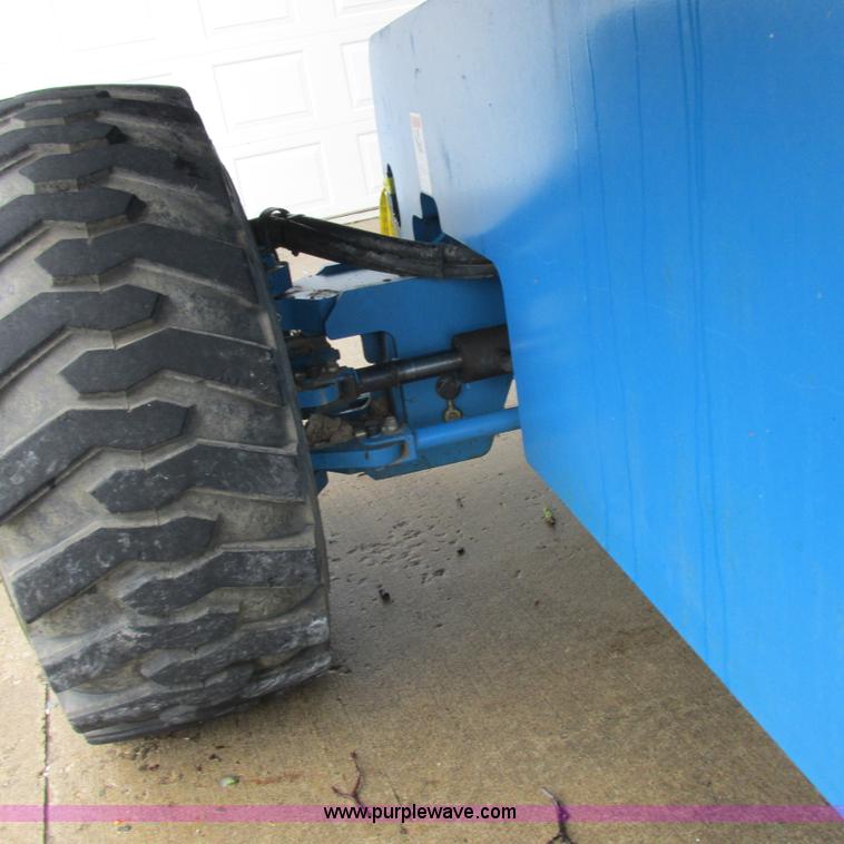 image for item H3300 2000 Genie S-60 boom lift