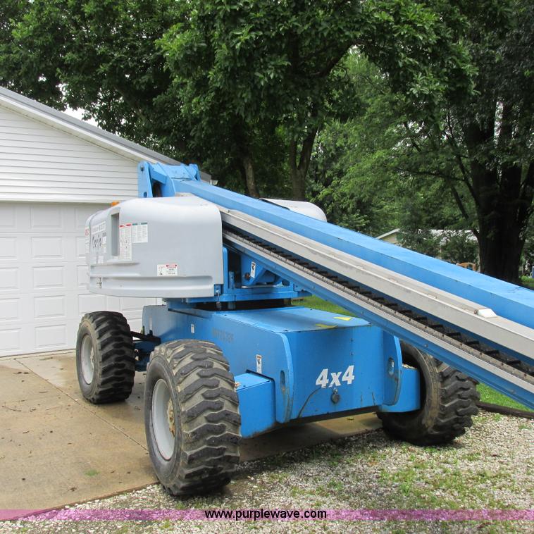 image for item H3300 2000 Genie S-60 boom lift