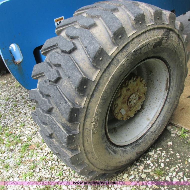 image for item H3300 2000 Genie S-60 boom lift