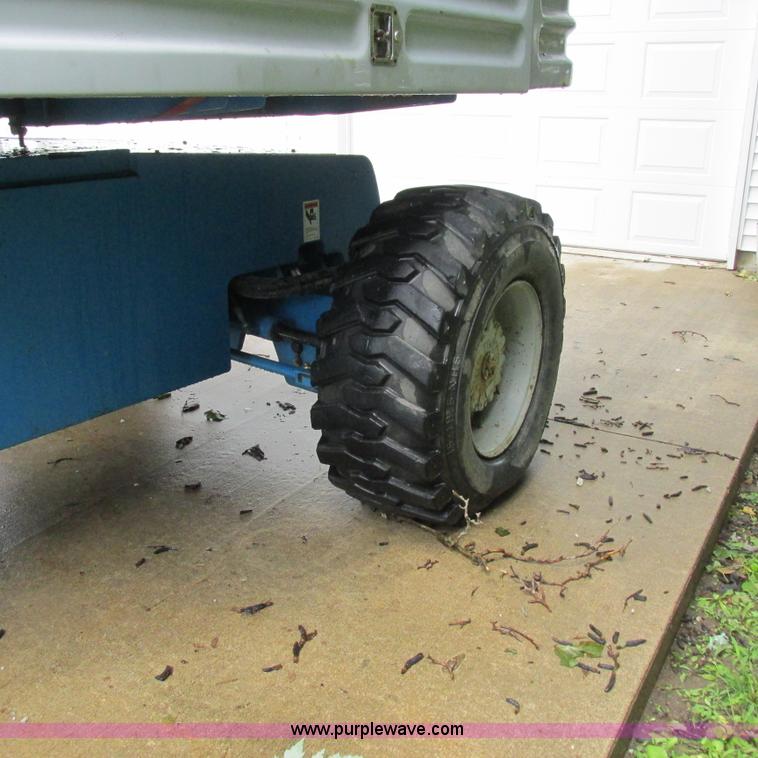 image for item H3300 2000 Genie S-60 boom lift