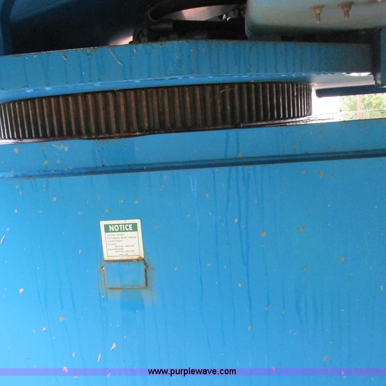 image for item H3300 2000 Genie S-60 boom lift