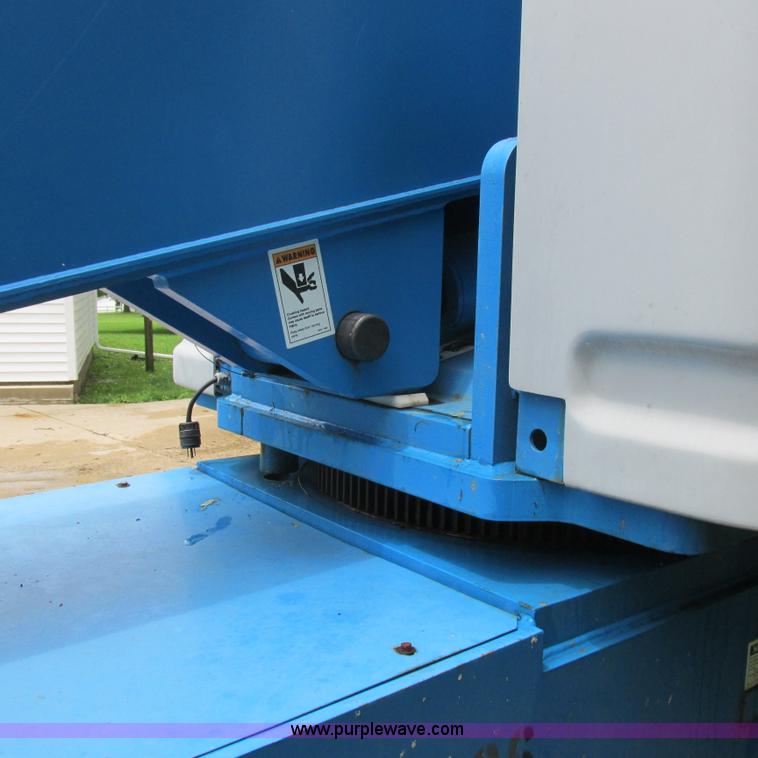 image for item H3300 2000 Genie S-60 boom lift