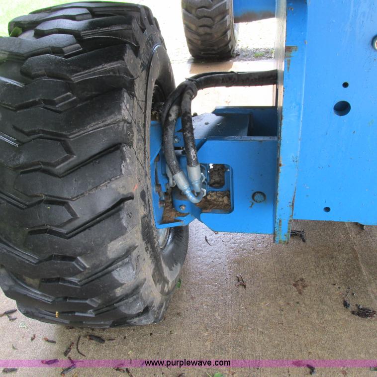 image for item H3300 2000 Genie S-60 boom lift