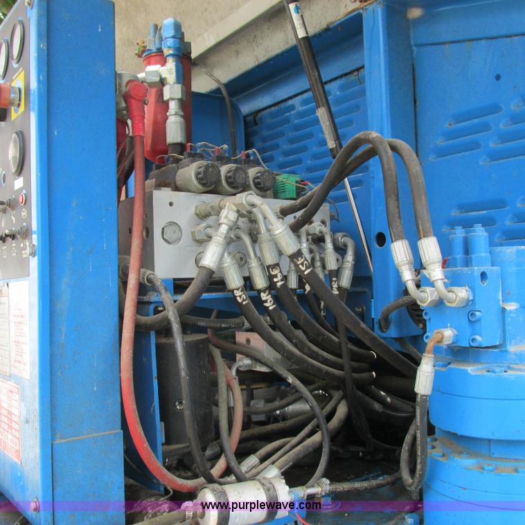 image for item H3300 2000 Genie S-60 boom lift