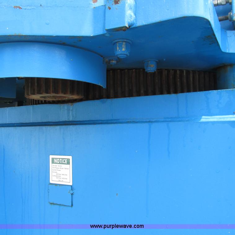 image for item H3300 2000 Genie S-60 boom lift