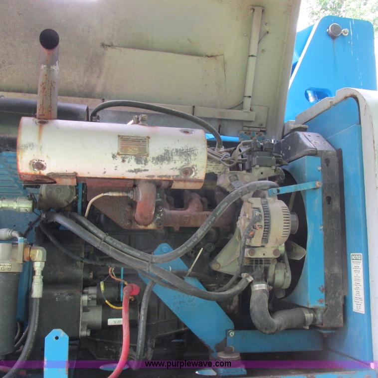 image for item H3300 2000 Genie S-60 boom lift