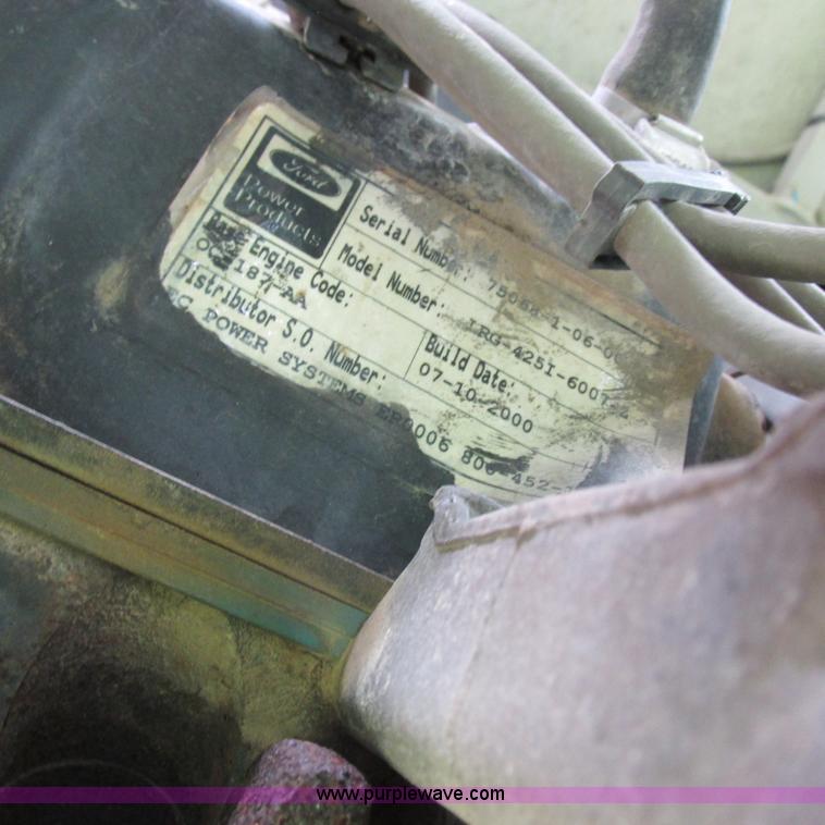 image for item H3300 2000 Genie S-60 boom lift