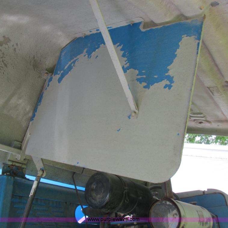 image for item H3300 2000 Genie S-60 boom lift