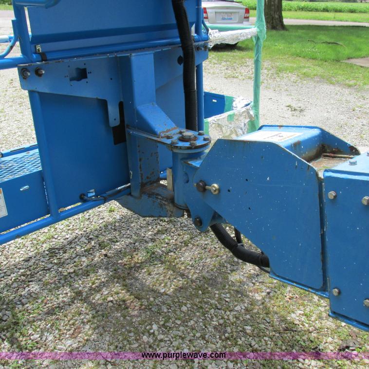 image for item H3300 2000 Genie S-60 boom lift