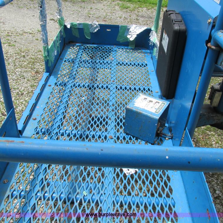 image for item H3300 2000 Genie S-60 boom lift