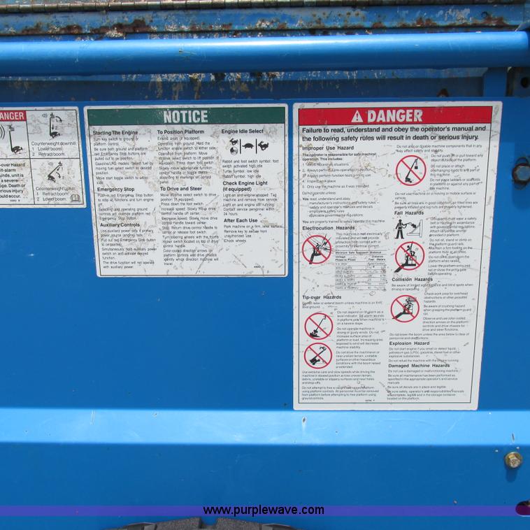 image for item H3300 2000 Genie S-60 boom lift