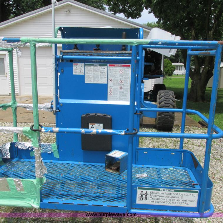 image for item H3300 2000 Genie S-60 boom lift