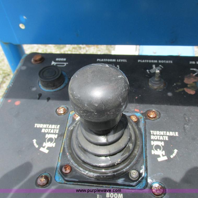 image for item H3300 2000 Genie S-60 boom lift