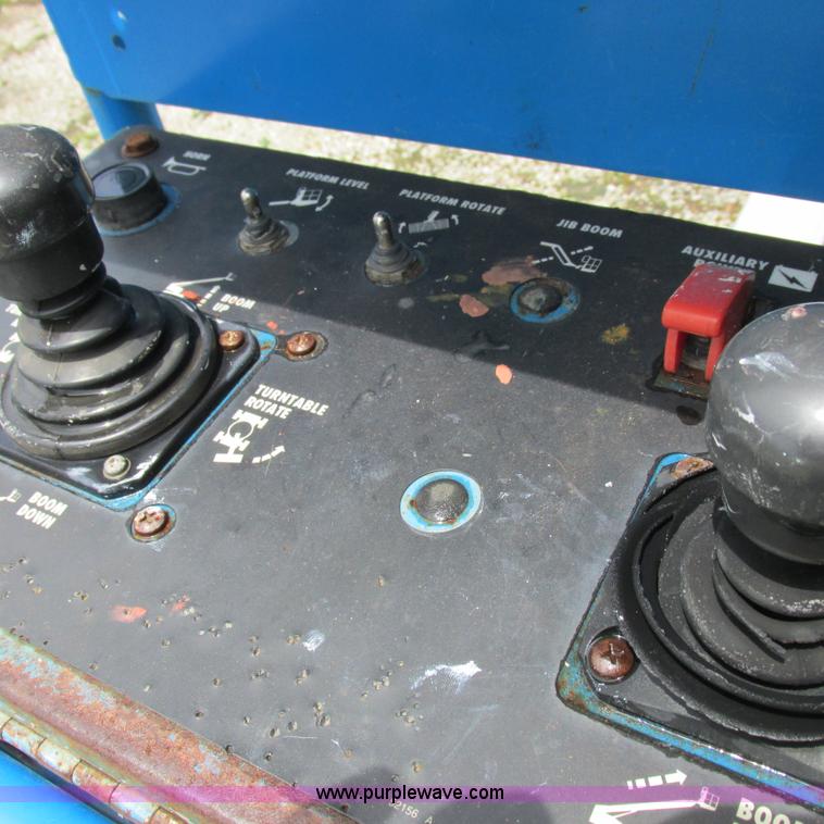 image for item H3300 2000 Genie S-60 boom lift