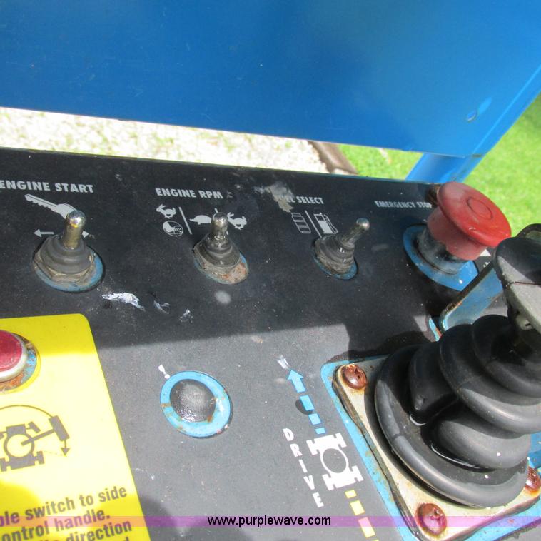 image for item H3300 2000 Genie S-60 boom lift