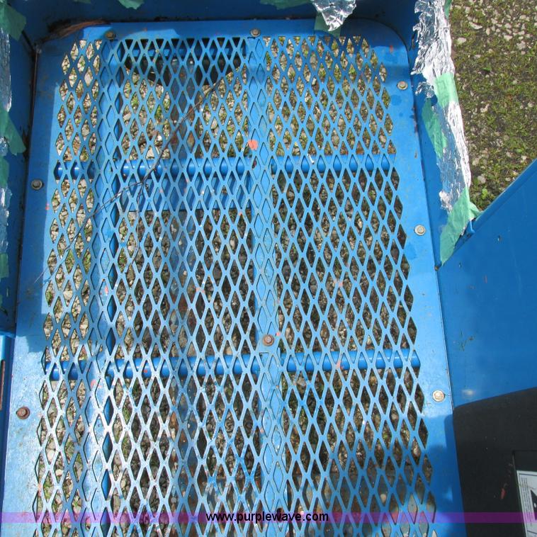 image for item H3300 2000 Genie S-60 boom lift