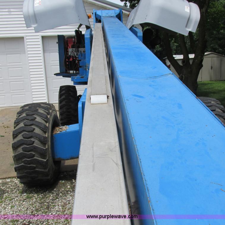 image for item H3300 2000 Genie S-60 boom lift
