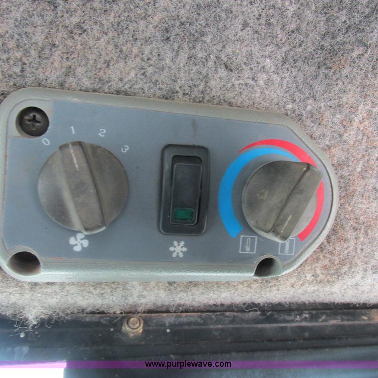 image for item H3301 2006 Bobcat T190 skid steer