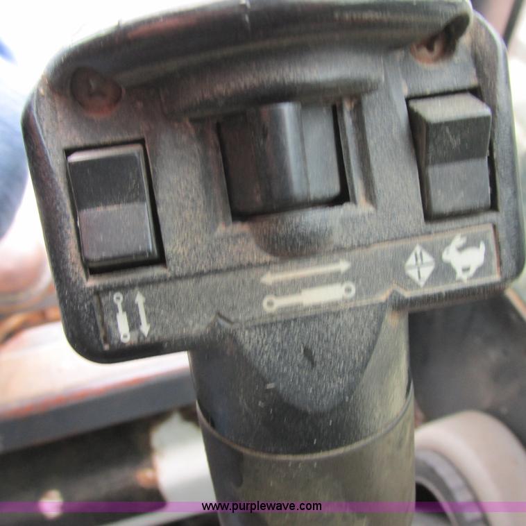 image for item H3301 2006 Bobcat T190 skid steer